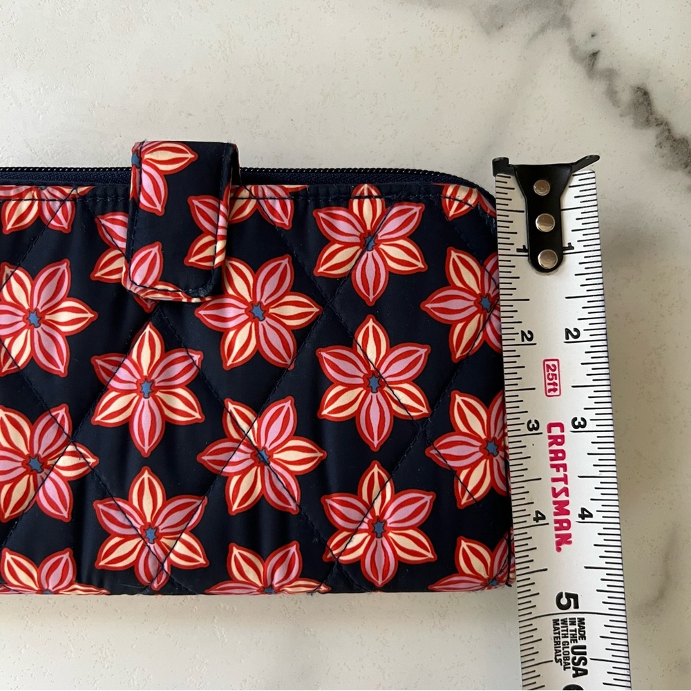 Vera Bradley Quilted Floral Card Slot And Bill Clutch Wallet - Picture 3 of 7